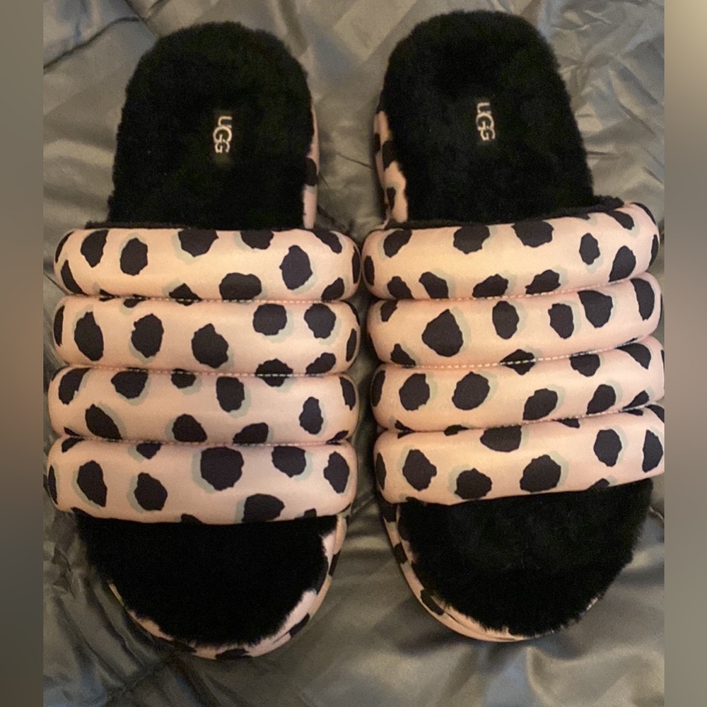 UGG Woman’s slipper platform sandals
